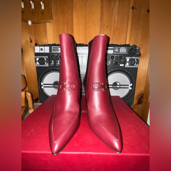 BNWT! Salvatore Ferragamo Burgundy Ankle block pointed heel Boots - Picture 9 of 11